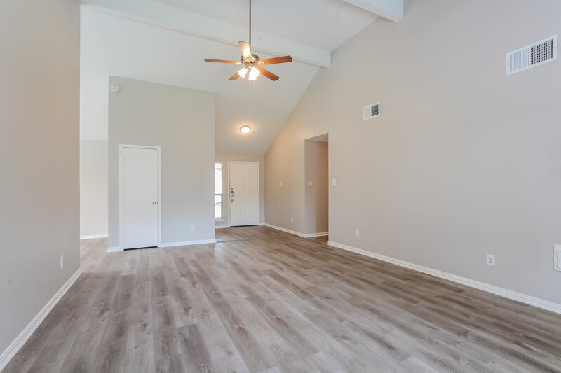 1,985/Mo, 20318 Pinefield Ln Humble, TX 77338 Living Room View 3