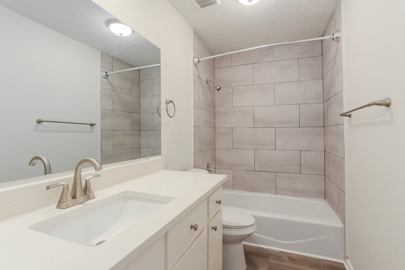 1,985/Mo, 20318 Pinefield Ln Humble, TX 77338 Main Bathroom View