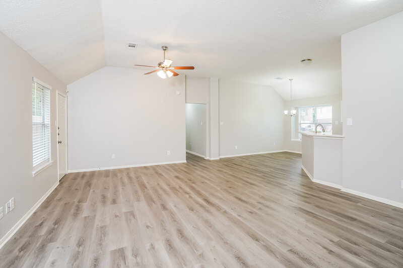 1,800/Mo, 5200 Rockwood Dr Rosenberg, TX 77471 Living Room View