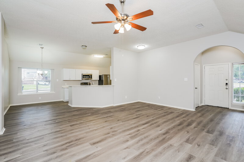 1,800/Mo, 5200 Rockwood Dr Rosenberg, TX 77471 Living Room View 2