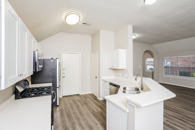 1,800/Mo, 5200 Rockwood Dr Rosenberg, TX 77471 Kitchen View