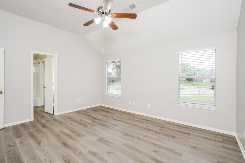 1,800/Mo, 5200 Rockwood Dr Rosenberg, TX 77471 Main Bedroom View