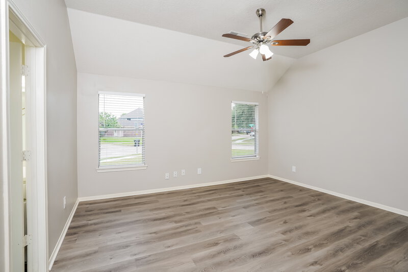 1,800/Mo, 5200 Rockwood Dr Rosenberg, TX 77471 Main Bedroom View 2