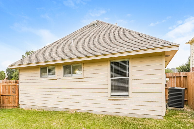 1,800/Mo, 5200 Rockwood Dr Rosenberg, TX 77471 Rear View