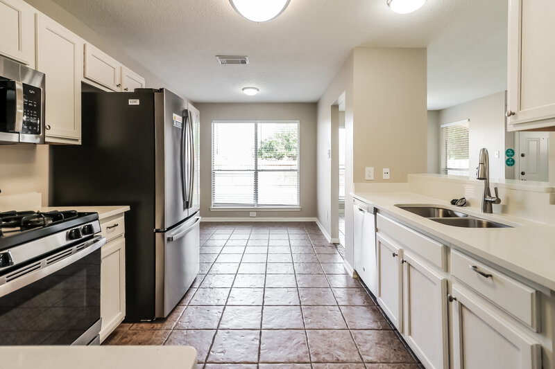 1,880/Mo, 1847 Green Gate Dr Rosenberg, TX 77471 Kitchen View 2