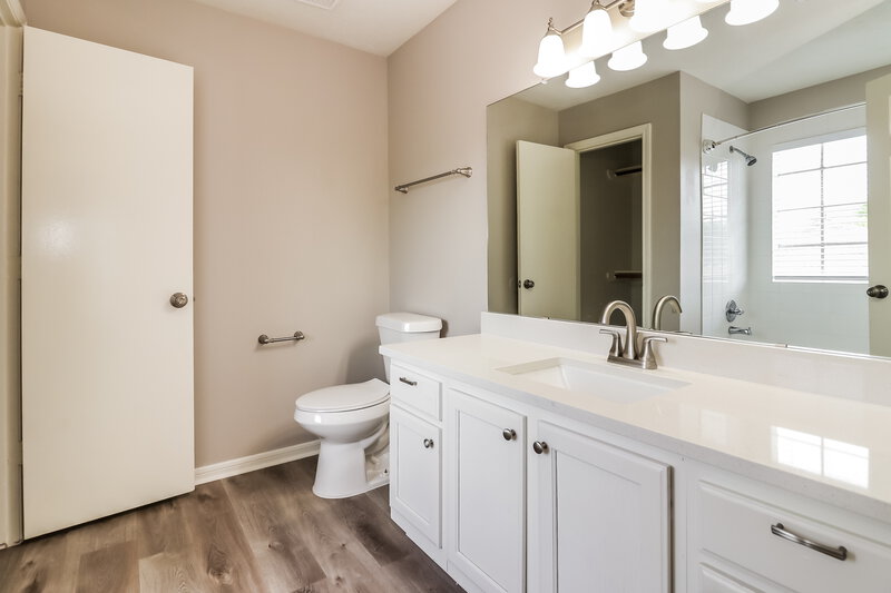 1,880/Mo, 1847 Green Gate Dr Rosenberg, TX 77471 Main Bathroom View