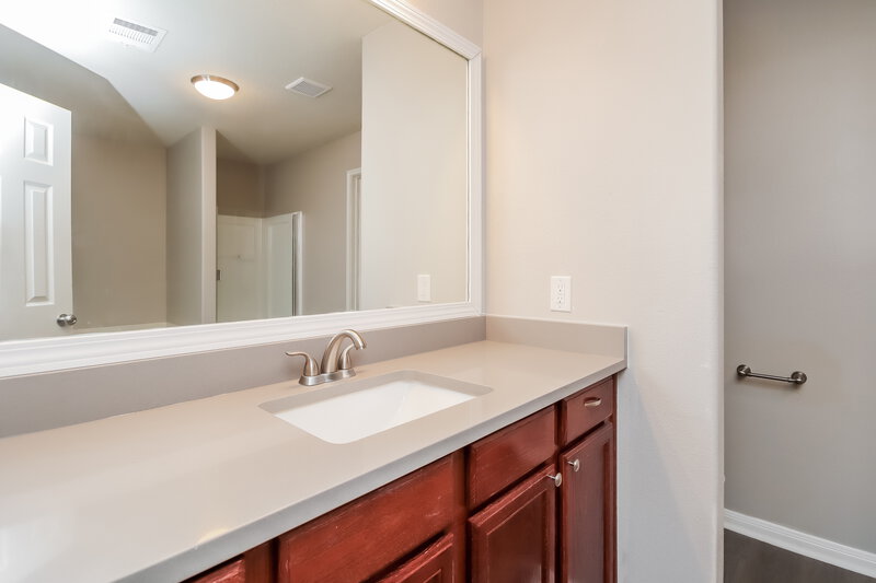1,955/Mo, 4702 Palm Park Ln Richmond, TX 77469 Main Bathroom View