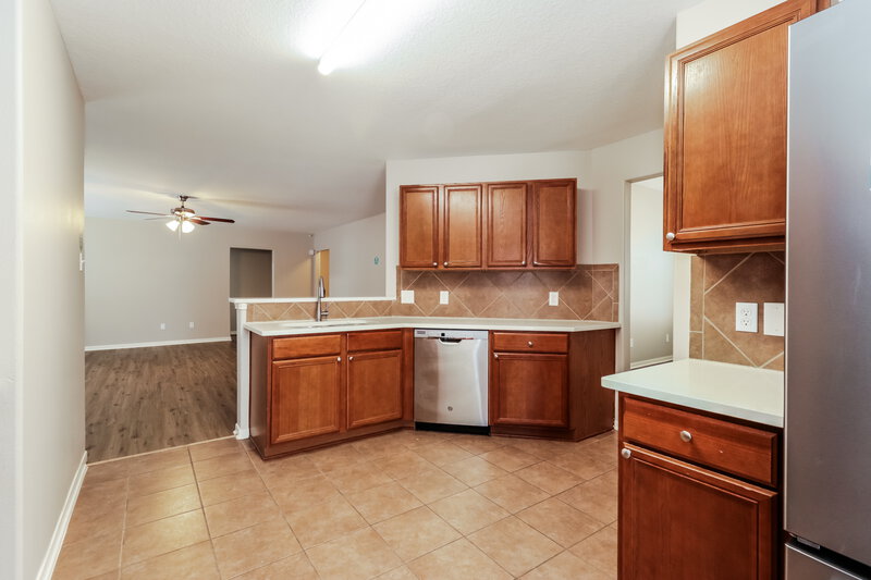 1,775/Mo, 9801 Hyacinth Way Conroe, TX 77385 Kitchen View 2