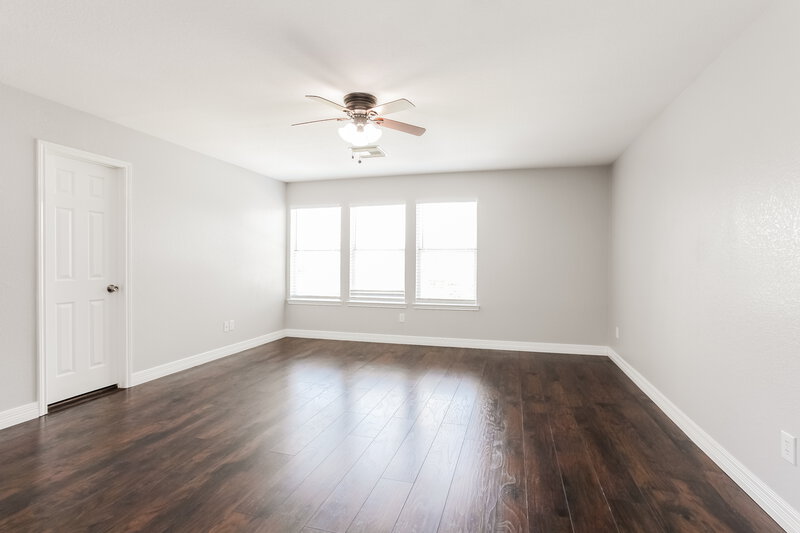 2,340/Mo, 12430 Aarons Way Dr Houston, TX 77066 Living Room View 3