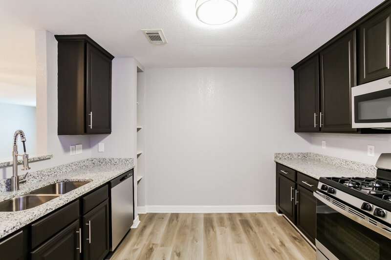 2,340/Mo, 12430 Aarons Way Dr Houston, TX 77066 Kitchen View