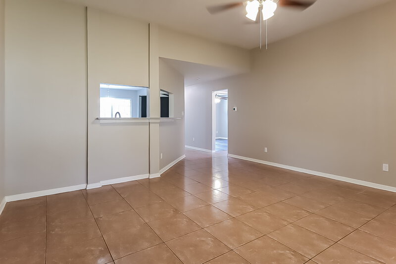 1,710/Mo, 8115 Greens Rd Humble, TX 77396 Living Room View 3