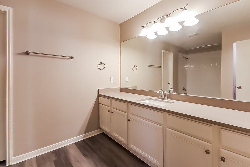 1,710/Mo, 8115 Greens Rd Humble, TX 77396 Main Bathroom View