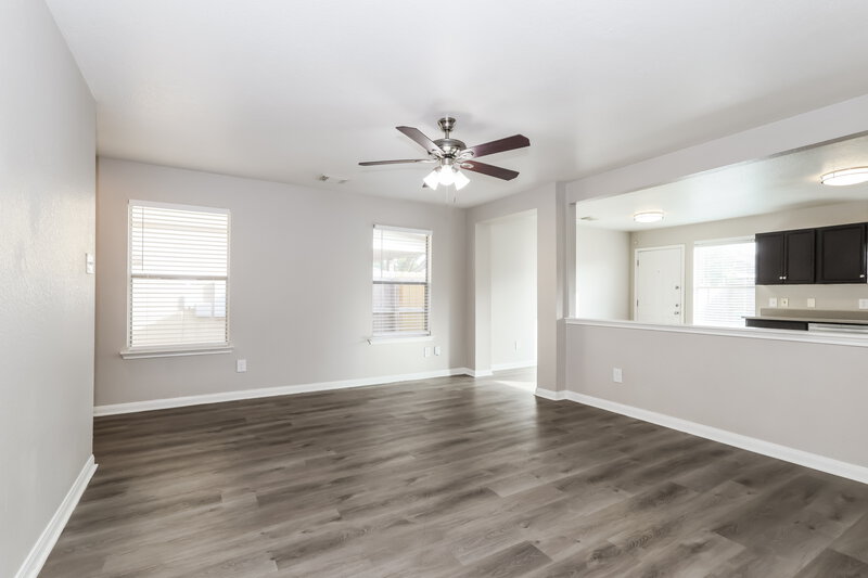 1,755/Mo, 15510 Miller House Ln Houston, TX 77086 Living Room View