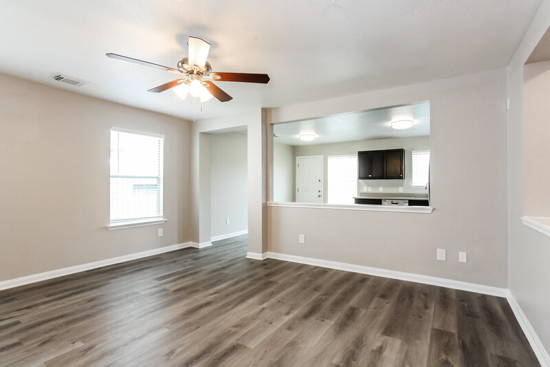 1,850/Mo, 15510 Miller House Ln Houston, TX 77086 Living Room View