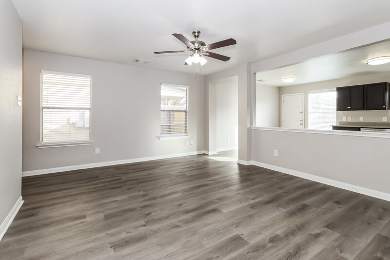 1,755/Mo, 15510 Miller House Ln Houston, TX 77086 Living Room View 2