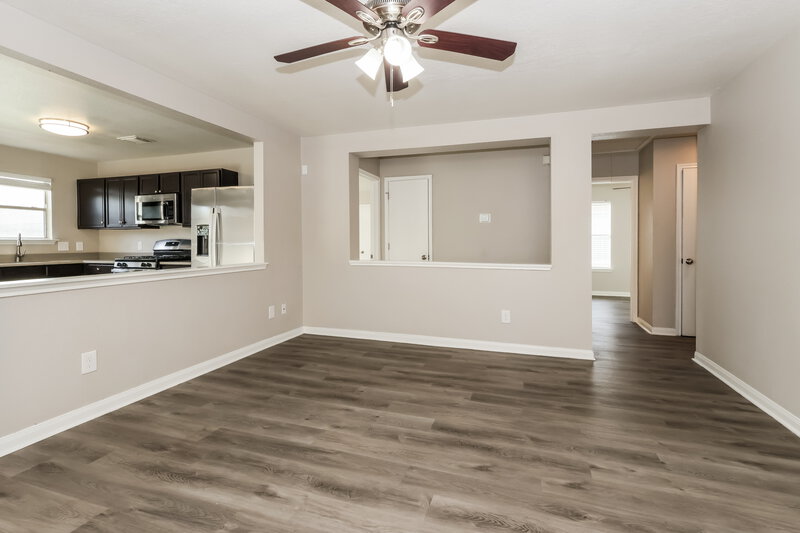 1,755/Mo, 15510 Miller House Ln Houston, TX 77086 Living Room View 3