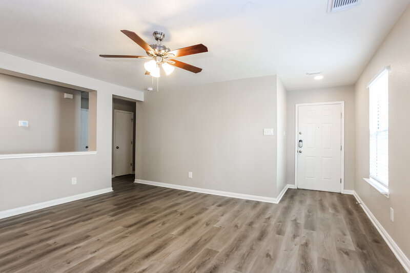 1,850/Mo, 15510 Miller House Ln Houston, TX 77086 Living Room View 3