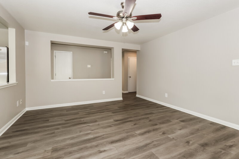 1,755/Mo, 15510 Miller House Ln Houston, TX 77086 Living Room View 4