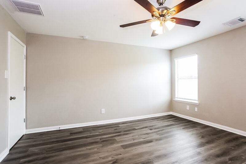 1,850/Mo, 15510 Miller House Ln Houston, TX 77086 Main Bedroom View