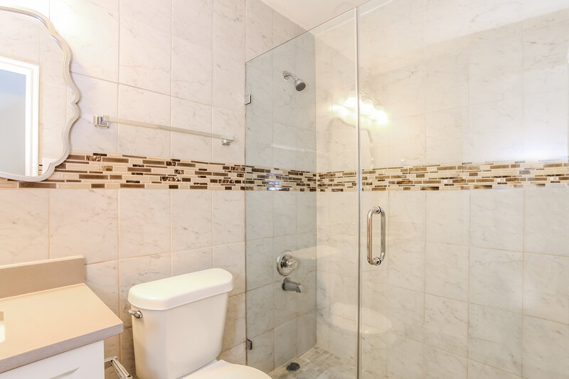 1,850/Mo, 15510 Miller House Ln Houston, TX 77086 Main Bathroom View