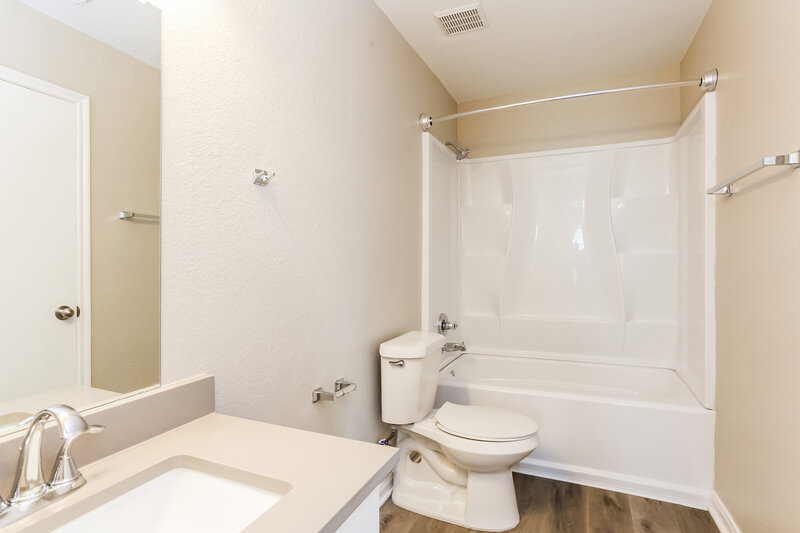 1,850/Mo, 15510 Miller House Ln Houston, TX 77086 Bathroom View