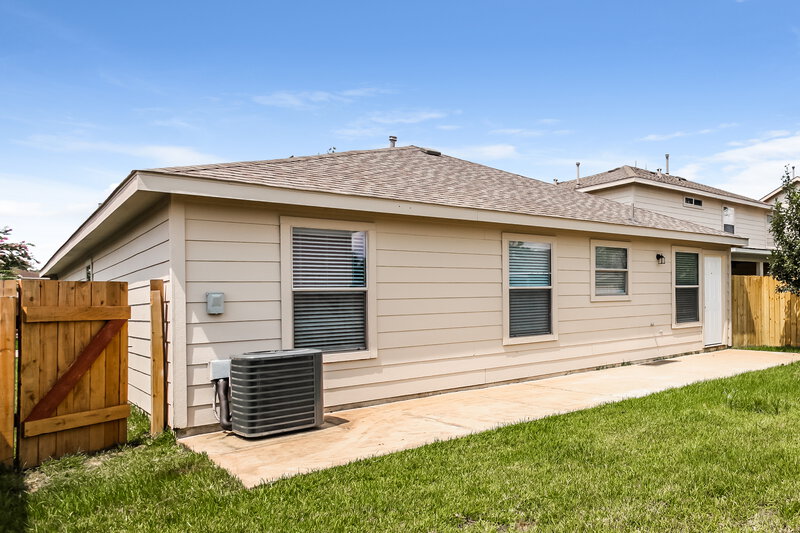 1,850/Mo, 15510 Miller House Ln Houston, TX 77086 Rear View 2