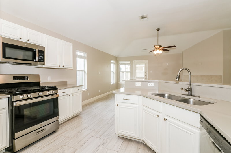 2,075/Mo, 25235 Clover Ranch Dr Katy, TX 77494 Kitchen View 2