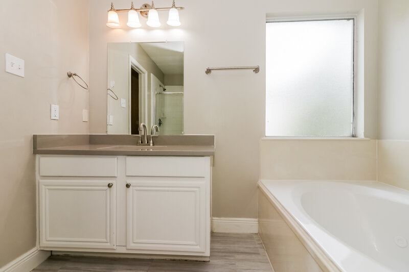 2,075/Mo, 25235 Clover Ranch Dr Katy, TX 77494 Main Bathroom View