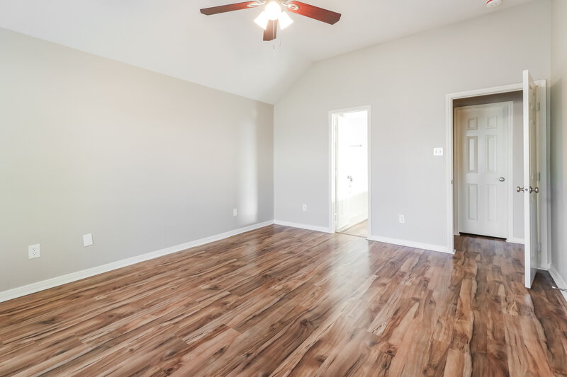 2,355/Mo, 405 Mystic Glen Loop Houston, TX 77339 Main Bedroom View 2