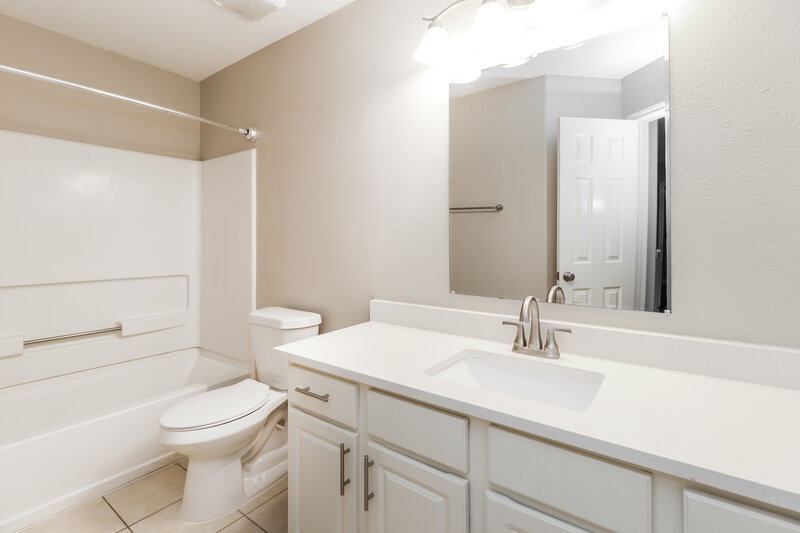 2,355/Mo, 405 Mystic Glen Loop Houston, TX 77339 Bathroom View 2