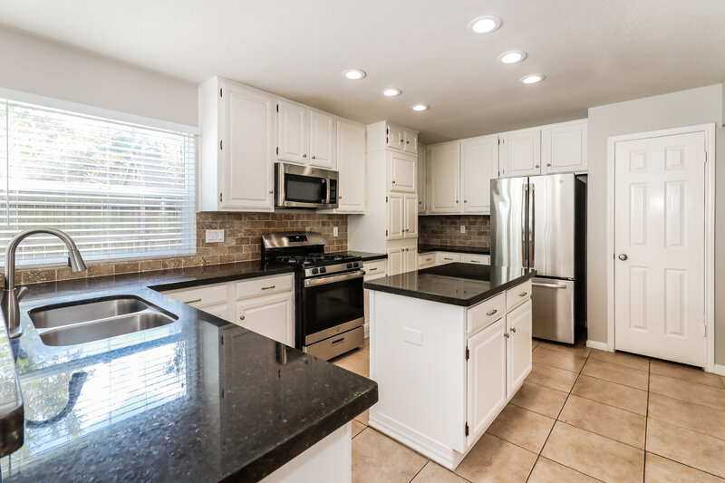 2,555/Mo, 11723 Snowberry Dr Cypress, TX 77429 Kitchen View 2
