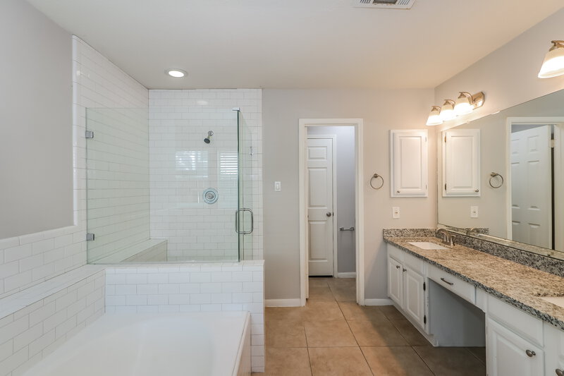 2,555/Mo, 11723 Snowberry Dr Cypress, TX 77429 Main Bathroom View