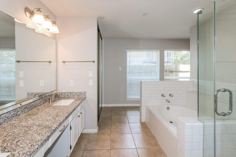 2,555/Mo, 11723 Snowberry Dr Cypress, TX 77429 Main Bathroom View 2