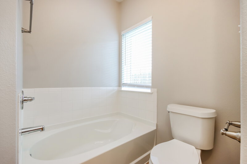 1,675/Mo, 20315 Shire Ridge Ln Humble, TX 77338 Main Bathroom View 2