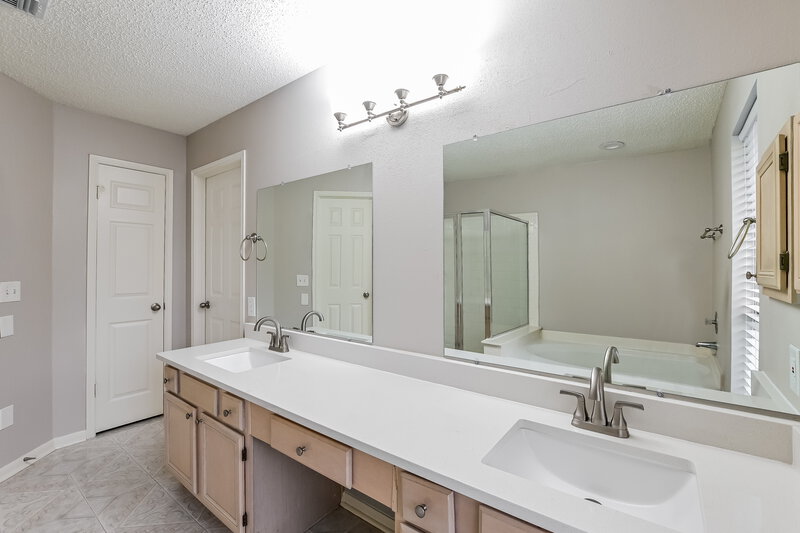 2,445/Mo, 8930 Stoney Bend Dr Spring, TX 77379 Main Bathroom View 2