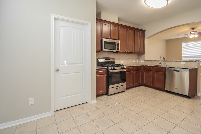 2,130/Mo, 992 Brady Ln Alvin, TX 77511 Kitchen View 3