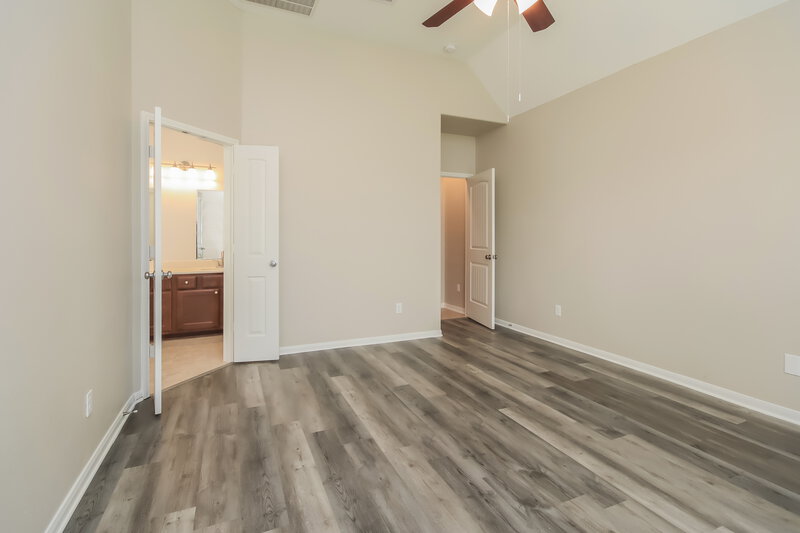 2,130/Mo, 992 Brady Ln Alvin, TX 77511 Main Bedroom View