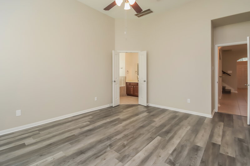 2,130/Mo, 992 Brady Ln Alvin, TX 77511 Main Bedroom View 2