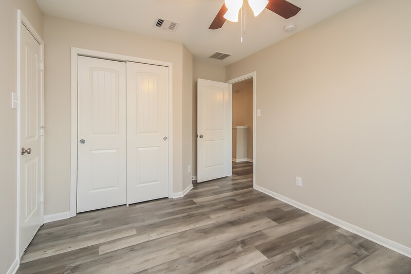 2,130/Mo, 992 Brady Ln Alvin, TX 77511 Bedroom View