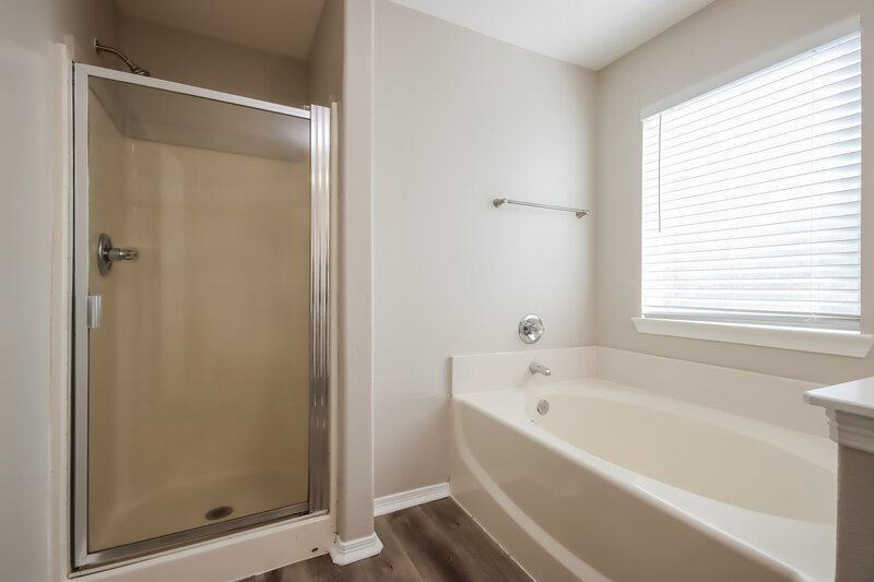 2,560/Mo, 1089 Shadow Glenn Dr Conroe, TX 77301 Main Bathroom View