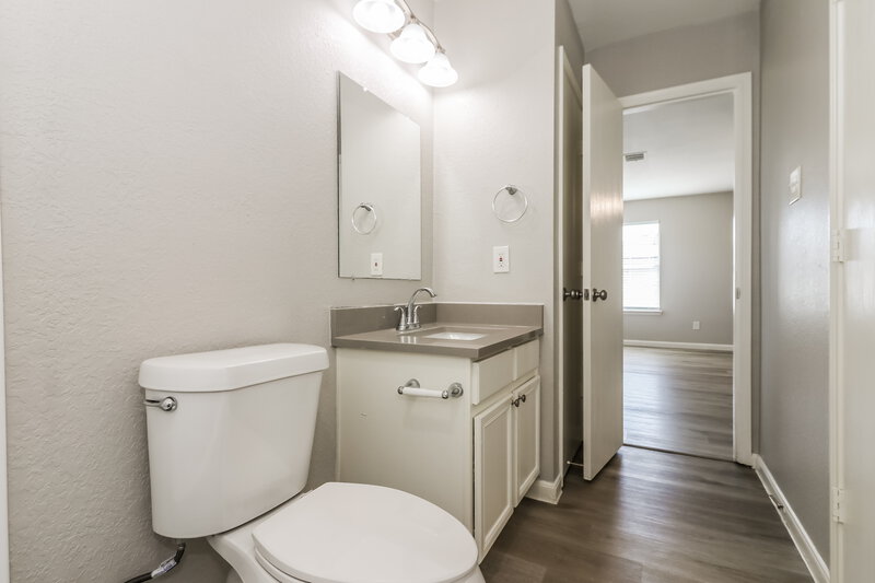 1,825/Mo, 20622 Bishops Gate Ln Humble, TX 77338 Main Bathroom View 2