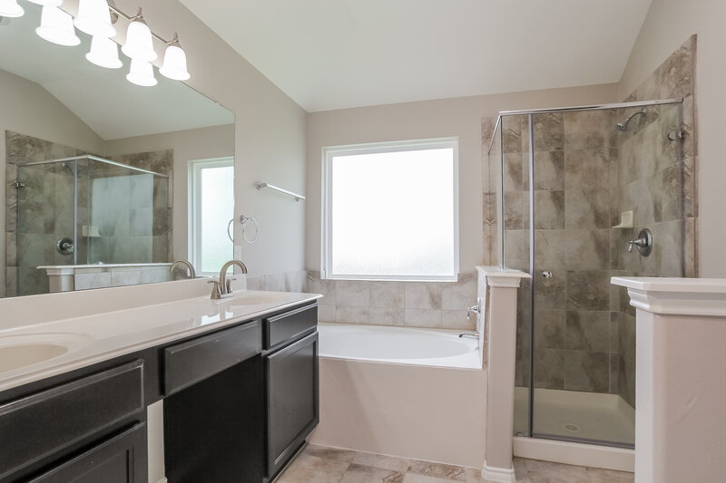 2,205/Mo, 2718 Cold River Dr Humble, TX 77396 Main Bathroom View