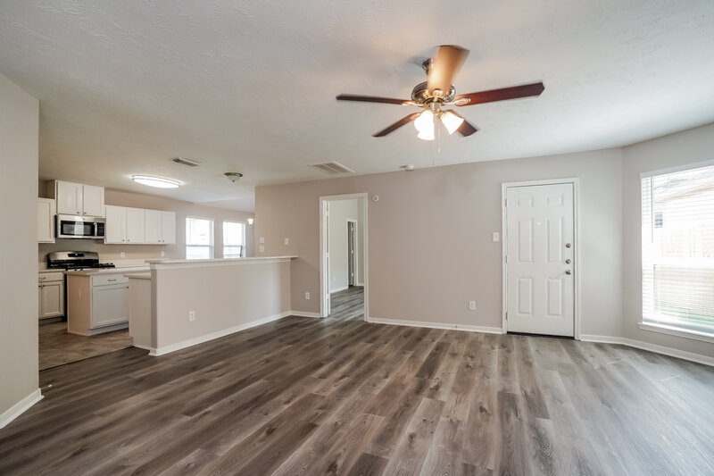 2,805/Mo, 2442 Chuckberry St Houston, TX 77080 Living Room View 2