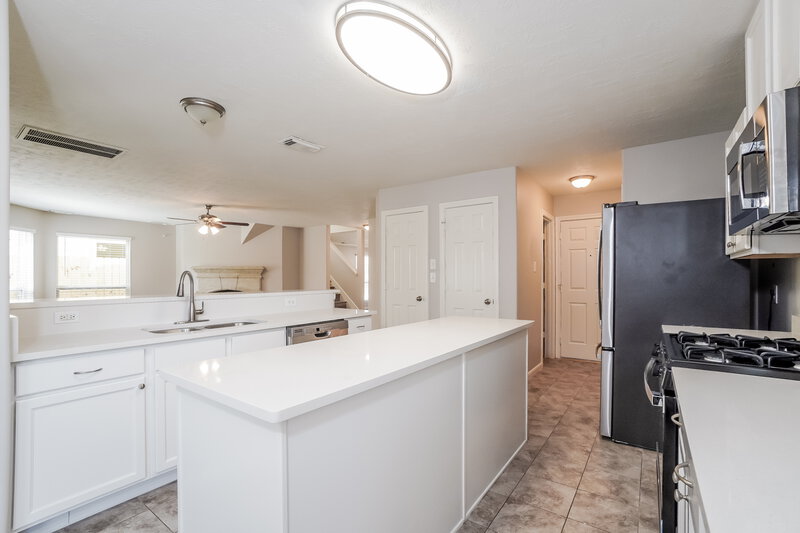 2,805/Mo, 2442 Chuckberry St Houston, TX 77080 Kitchen View 2