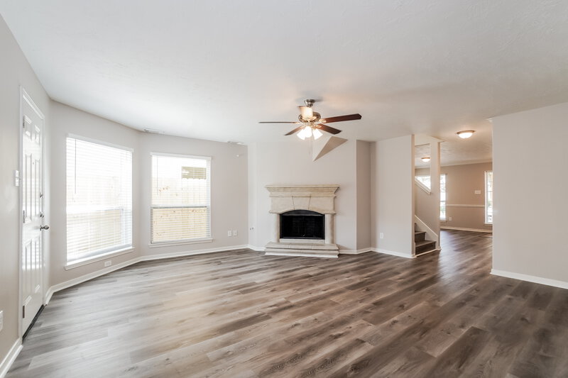 2,805/Mo, 2442 Chuckberry St Houston, TX 77080 Family Room View