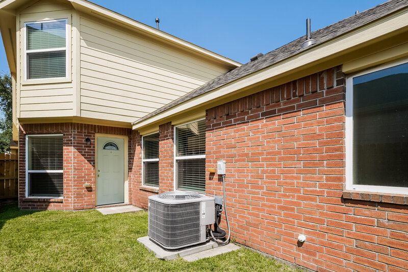 2,805/Mo, 2442 Chuckberry St Houston, TX 77080 Rear View