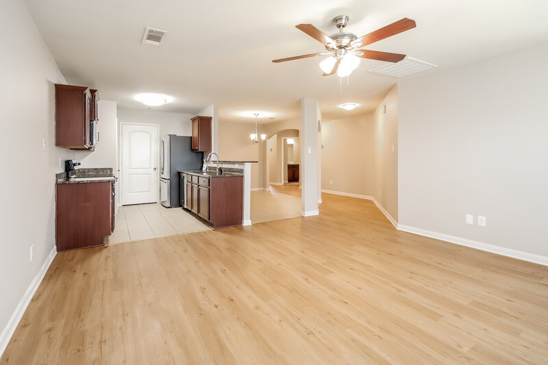 1,935/Mo, 9426 Gold Mountain Dr Rosharon, TX 77583 Living Room View 2