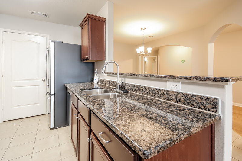1,935/Mo, 9426 Gold Mountain Dr Rosharon, TX 77583 Kitchen View 2