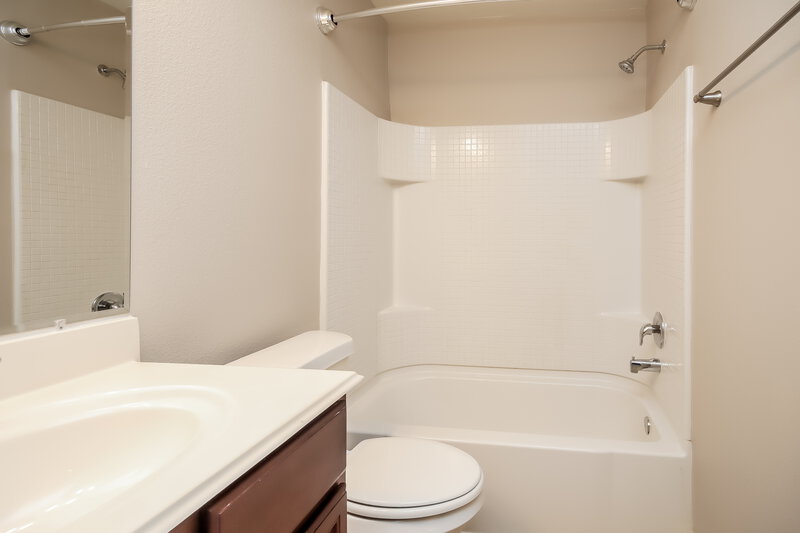 1,935/Mo, 9426 Gold Mountain Dr Rosharon, TX 77583 Bathroom View