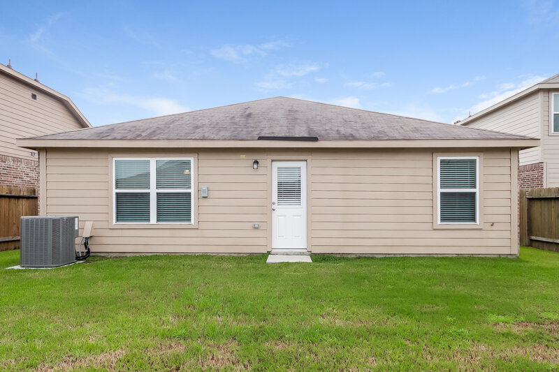 1,935/Mo, 9426 Gold Mountain Dr Rosharon, TX 77583 Rear View
